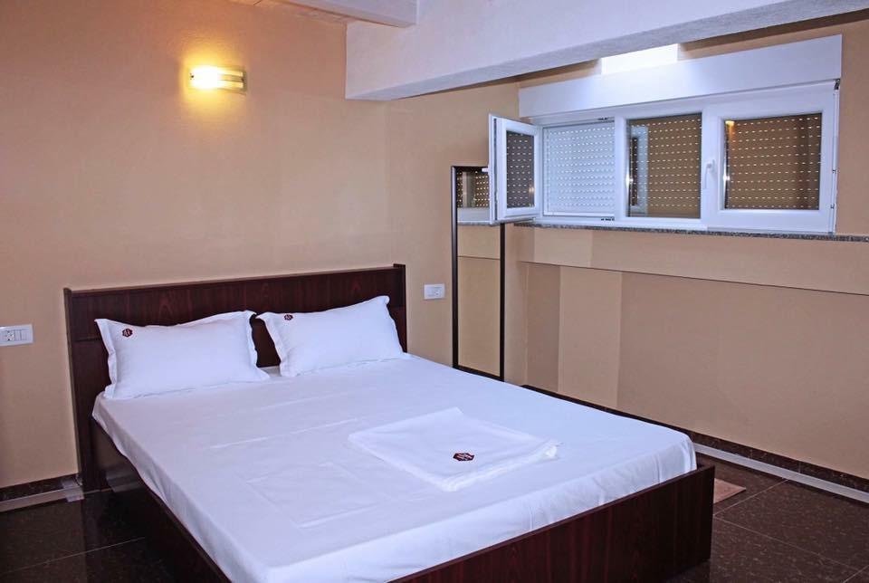 Hotel Millenium2 พริเซรน ภายนอก รูปภาพ