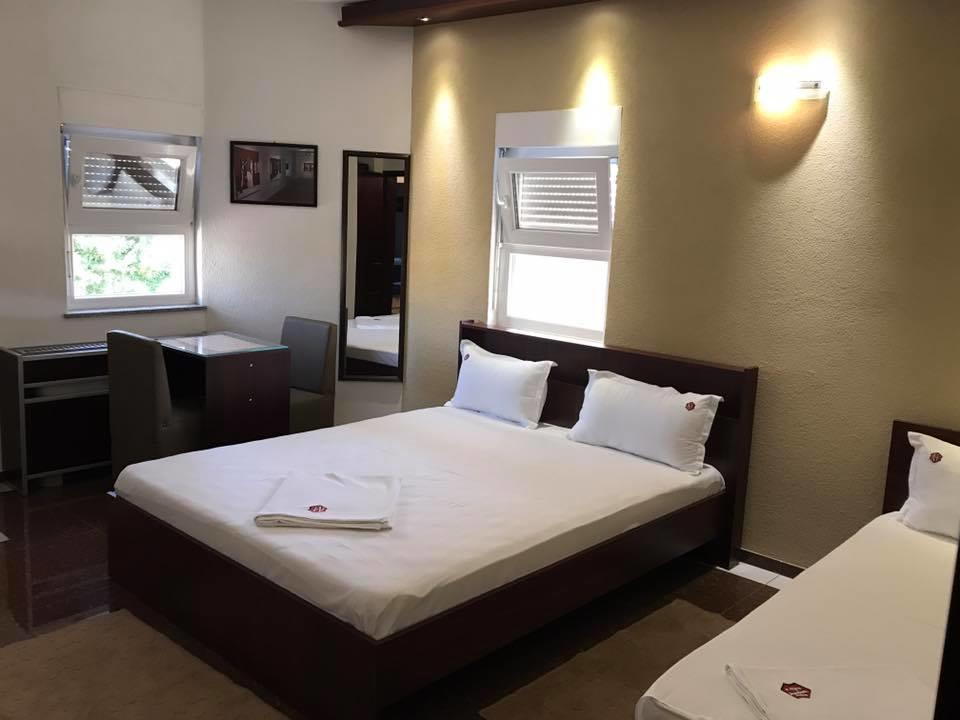 Hotel Millenium2 พริเซรน ภายนอก รูปภาพ