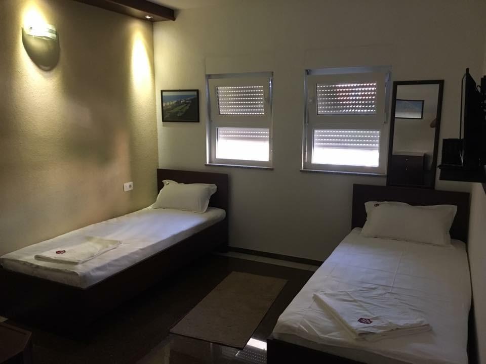 Hotel Millenium2 พริเซรน ภายนอก รูปภาพ