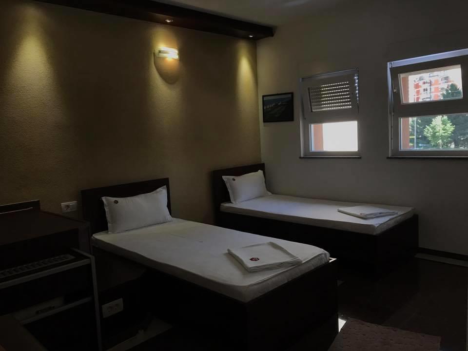 Hotel Millenium2 พริเซรน ภายนอก รูปภาพ