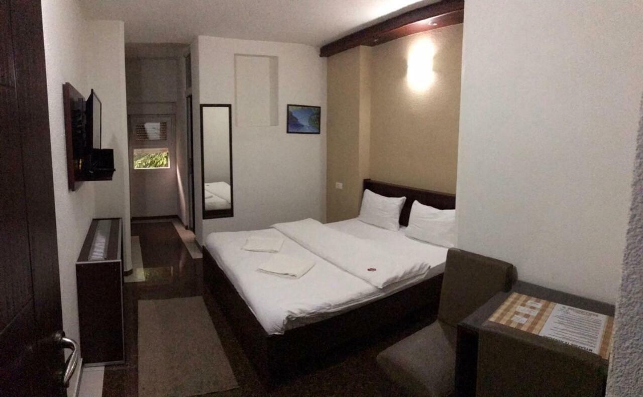 Hotel Millenium2 พริเซรน ภายนอก รูปภาพ